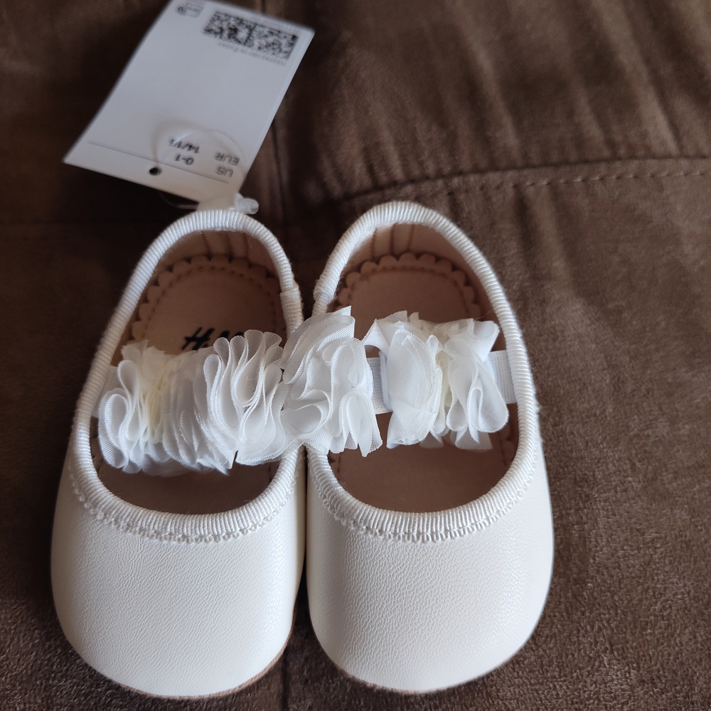 H&M Baby White Flat Dress Shoes, 0-1month